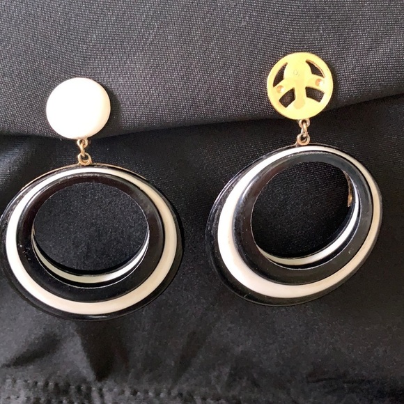 Vintage Black and White Circle Earrings - Picture 7 of 7